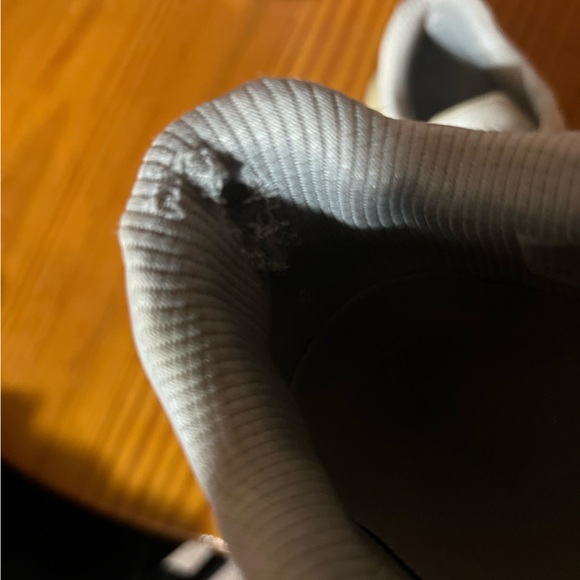 WHITE RAD GLOBAL SHOES- SIZE 9.5 - Picture 3 of 4